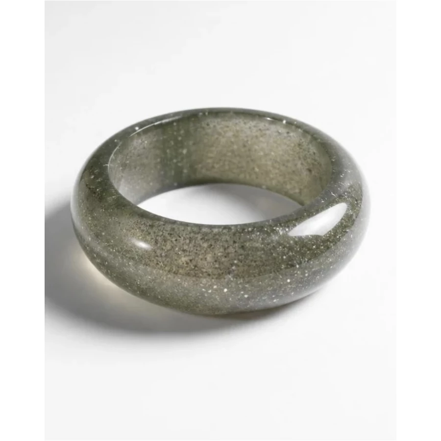 Brazalete Selene Oliva — brillo sutil con efecto joya Brazalete Selene Oliva — brillo sutil con efecto joya
