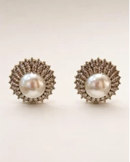 Pendientes Alba Perla — elegancia clásica con brillo sofisticado Pendientes Alba Perla — elegancia clásica con brillo sofisticado