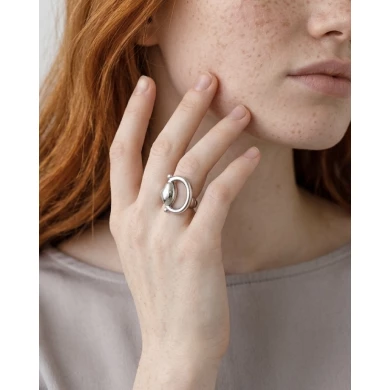 Anillo Verona Héritage Silver — diseño hebilla minimalista en rodio brillante