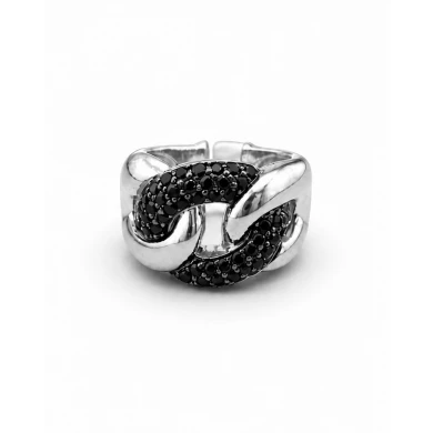 Anillo Éclat Noir — anillo plata con circonitas negras y diseño tipo lazo