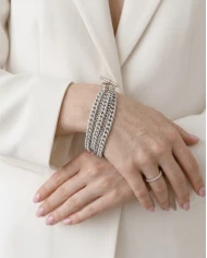 Brazalete White Chains — diseño multicadena en blanco y plata Brazalete White Chains — diseño multicadena en blanco y plata