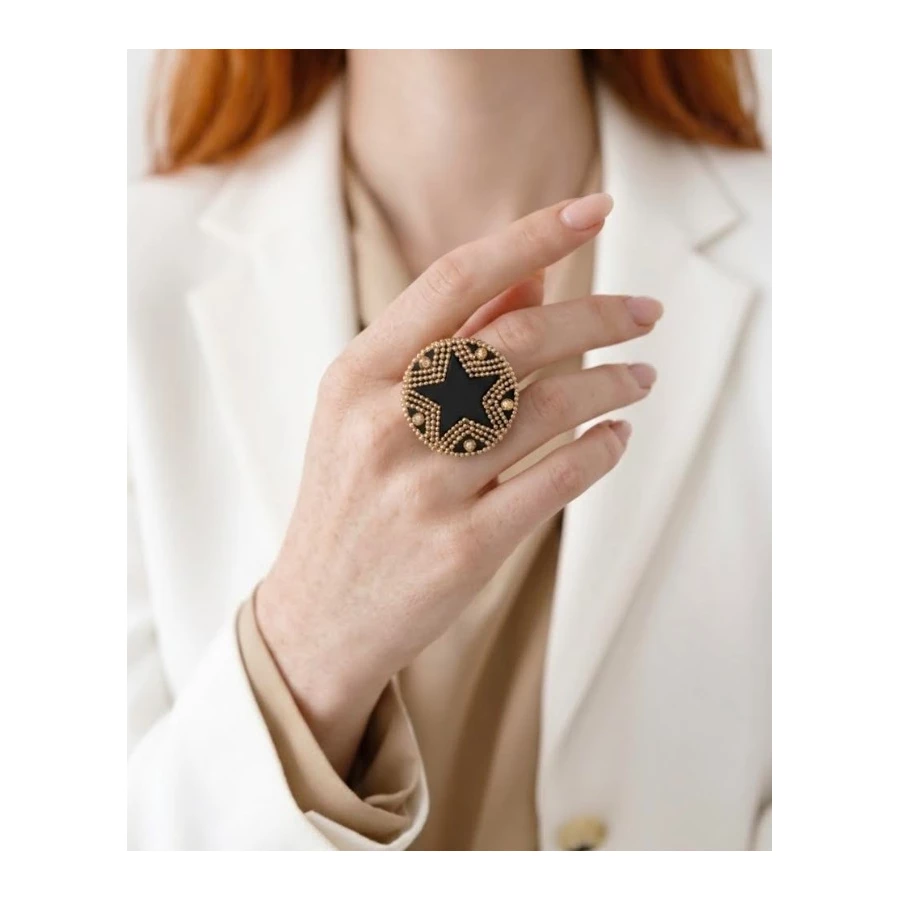 Anillo Black Star — diseño estelar con acabado elegante Anillo Black Star — diseño estelar con acabado elegante