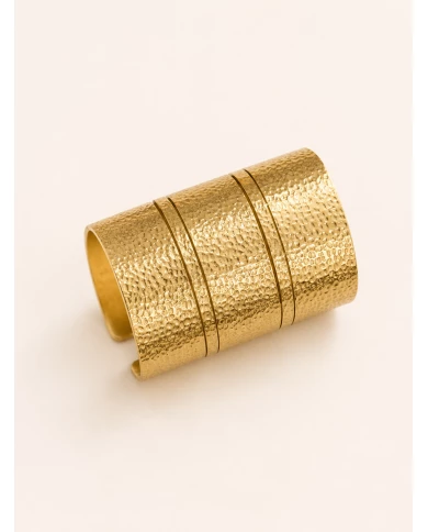 BrazaleBrazalete Évora — textura artesanal y elegancia dorada.te