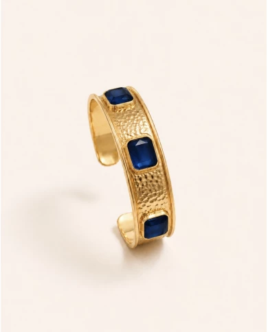 Brazalete Azura — elegancia dorada con un intenso azul profundo. Brazalete Azura — elegancia dorada con un intenso azul profundo.