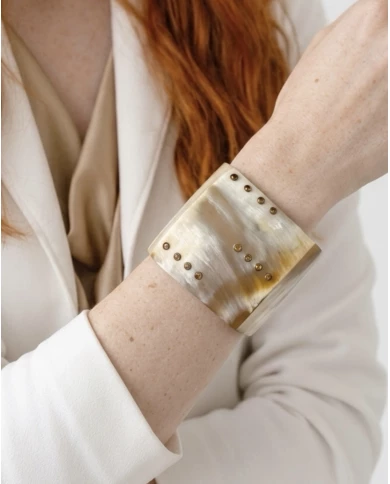 Brazalete Duna — inspiración natural con delicados destellos dorados