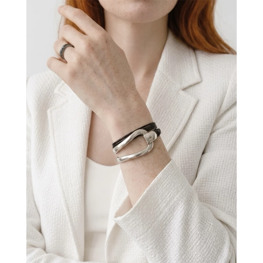 Pulsera Silver Knot — esencia metálica con carácter artesanal Pulsera Silver Knot — esencia metálica con carácter artesanal