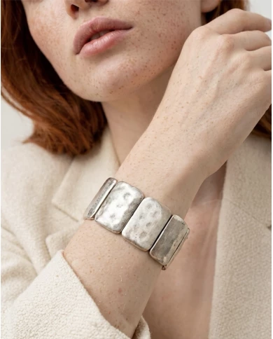 Pulsera Aurum— geometría contemporánea en plata satinada