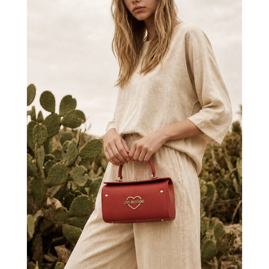 Bolso Scarlet Charm — el toque de color que transforma cualquier look