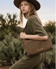 Bolso Scarlet Charm — el toque de color que transforma cualquier look
