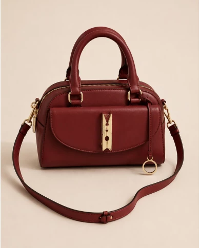 Bolso Chelsea Burdeos — carácter y sofisticación en un solo diseño. Love Moschino