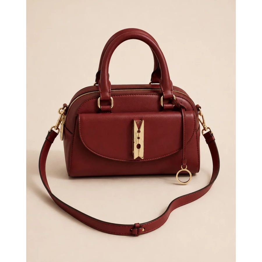 Bolso Chelsea Burdeos — carácter y sofisticación en un solo diseño. Love Moschino Bolso Chelsea Burdeos — carácter y sofisticación en un solo diseño. Love Moschino
