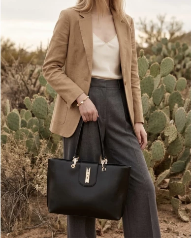 Bolso Manhattan Black — amplitud, elegancia y versatilidad para cada día. Love Moschino