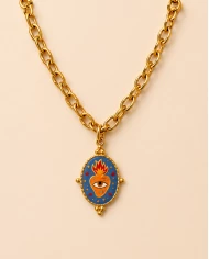 El Medallón del Corazón que Todo lo Ve — Un símbolo para confiar en la voz de tu intuición. El Medallón del Corazón que Todo lo Ve — Un símbolo para confiar en la voz de tu intuición.