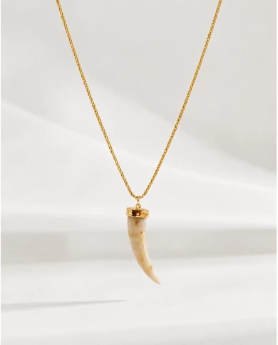 Collar Marfil Nómada — Inspirado en la fuerza serena de la naturaleza.