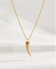 Collar Marfil Nómada — Inspirado en la fuerza serena de la naturaleza.