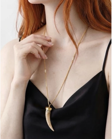 Collar Marfil Nómada — Inspirado en la fuerza serena de la naturaleza.