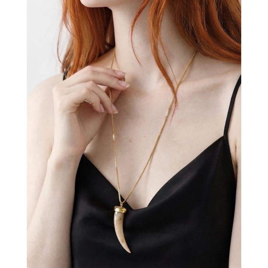 Collar Marfil Nómada — Inspirado en la fuerza serena de la naturaleza.