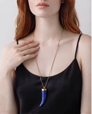 Collar Índigo Salvaje — Un amuleto para quienes encuentran belleza en lo indomable.