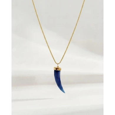 Collar Índigo Salvaje — Un amuleto para quienes encuentran belleza en lo indomable.
