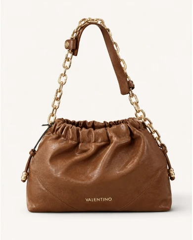 Bolso Valentino Caramel Gathered — un toque cálido y sofisticado.