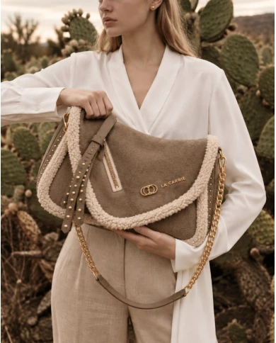 Bolso de hombro La Carrie — Texturas cálidas para darle un giro al look