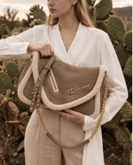 Bolso Valentino Mini Crossbody — El pequeño imprescindible que da el toque de color