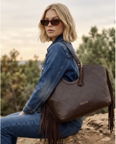 Bolso Valentino Shopping ASTRID marrón — Elegancia y carácter en formato maxi