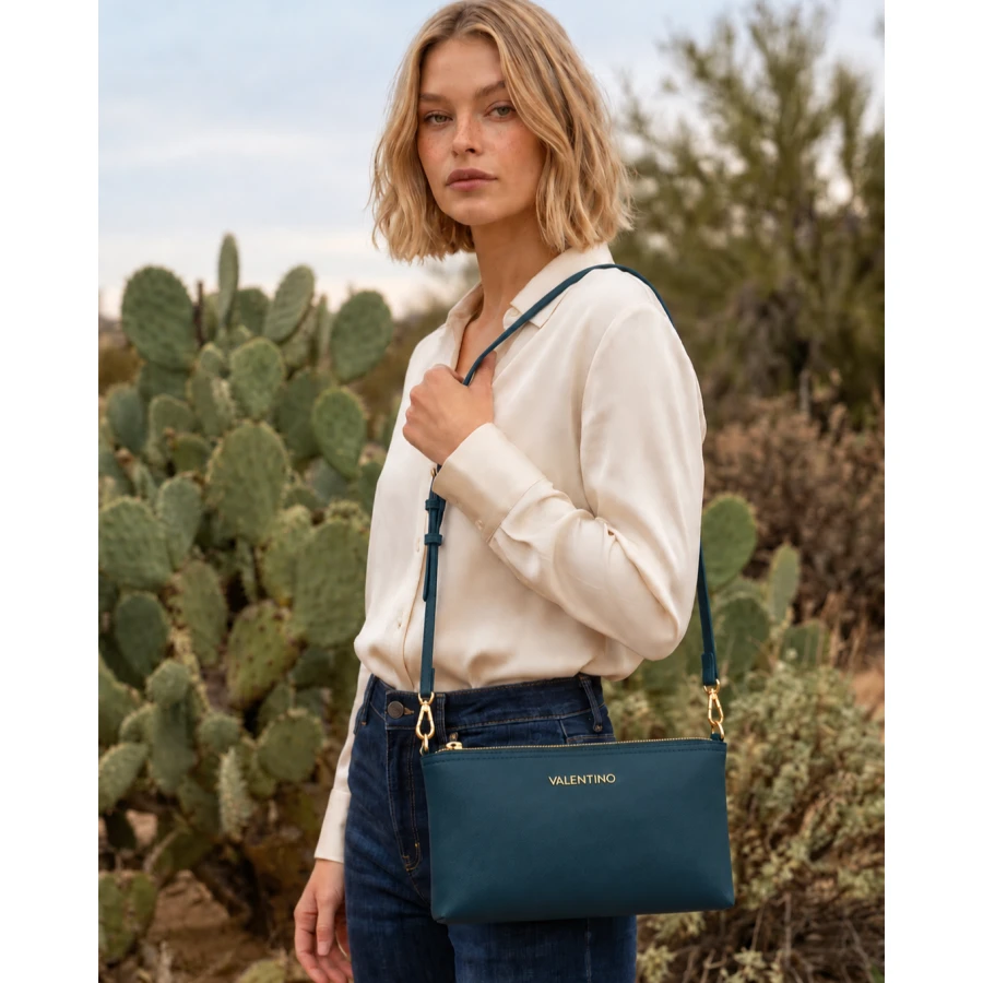 Bolso Valentino Elysse azul petróleo — Elegancia minimalista y sofisticada