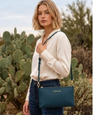 Bolso Valentino Elysse azul petróleo — Elegancia minimalista y sofisticada