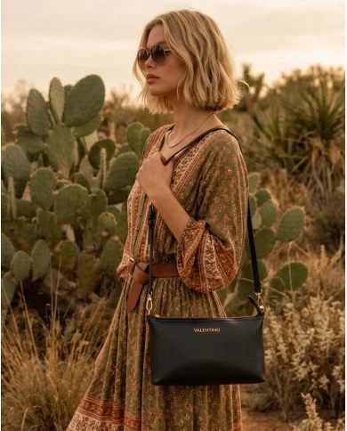 Bolso Valentino Elysse Negro — Elegancia minimalista y versátil