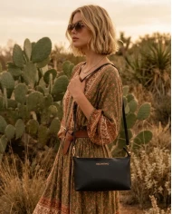 Bolso Valentino Elysse Burdeos — Elegancia compacta para el día a día