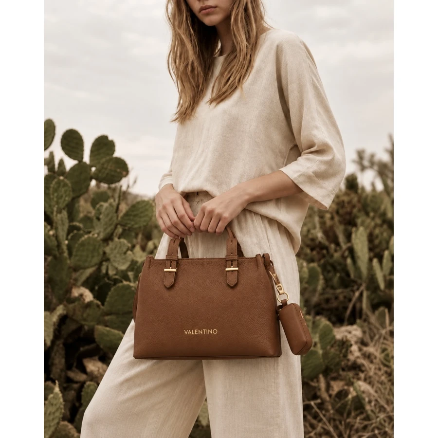 Bolso Valentino Brown Duo — Un diseño clásico para cada día Bolso Valentino Brown Duo — Un diseño clásico para cada día