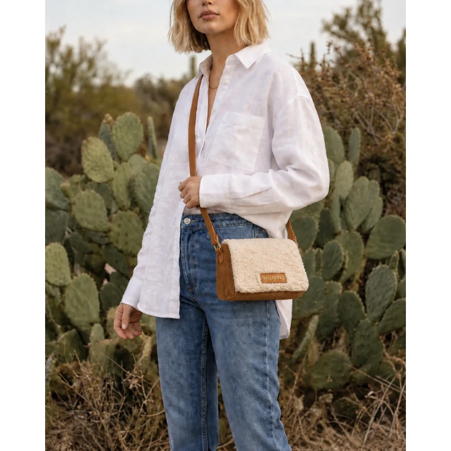 Bolso Valentino Iceland — Suavidad y estilo para tus looks de invierno