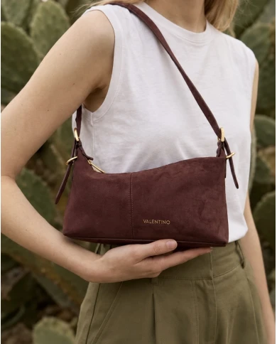Bolso Valentino Bordeaux Velvet — elegancia y sofisticación en terciopelo.