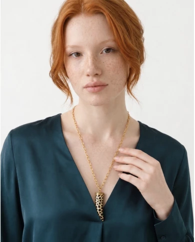 Collar Wild Horn Gold — un toque salvaje con elegancia dorada.