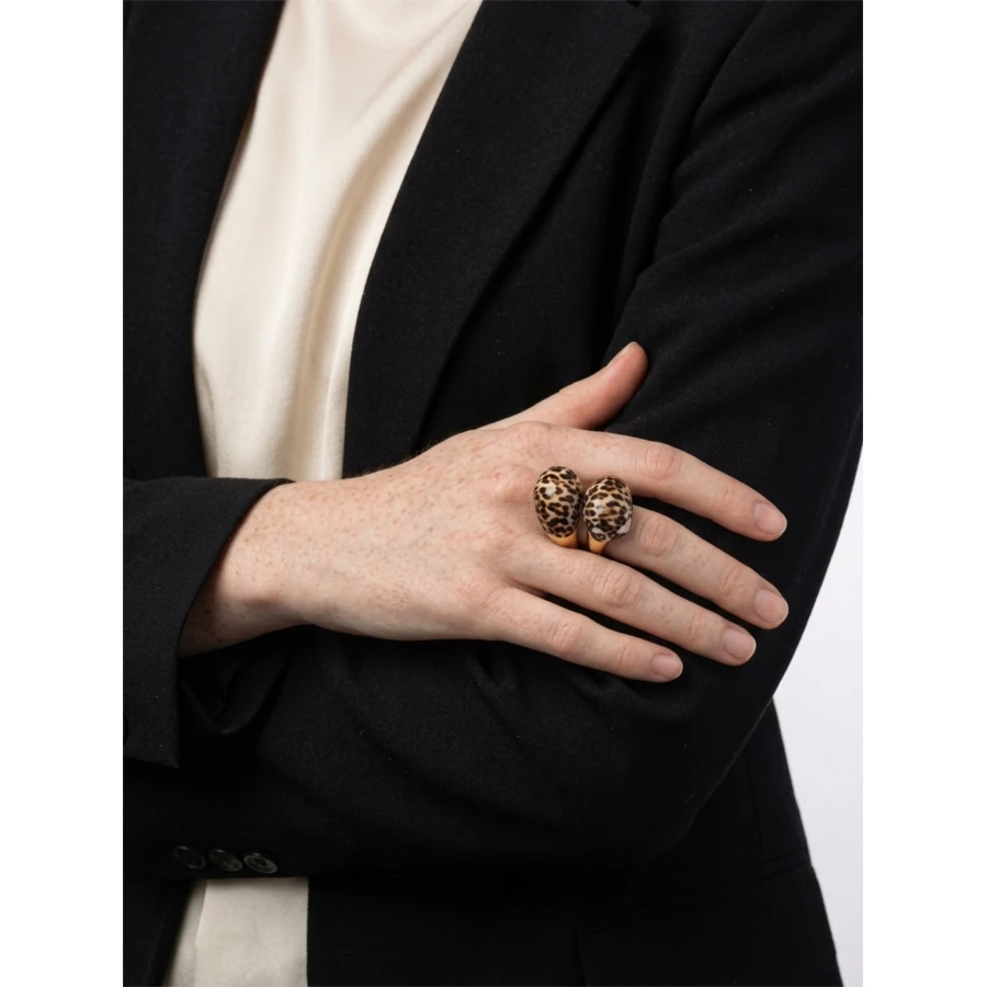 Anillo Leopard Gold — carácter salvaje y elegancia dorada.