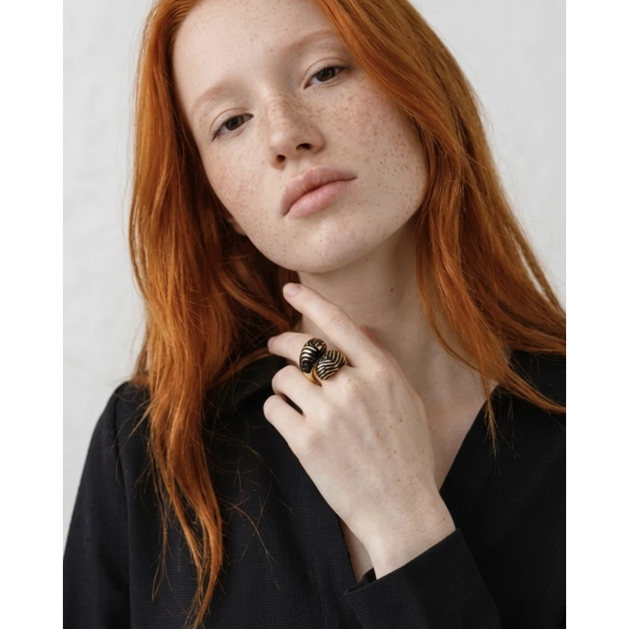 Anillo Zebra Gold — un diseño escultórico con carácter.