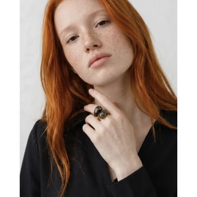Anillo Zebra Gold — un diseño escultórico con carácter.