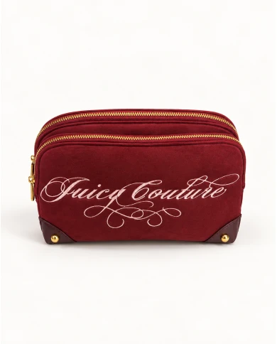 Neceser Juicy Couture Burgundy Signature — un toque de color y estilo.