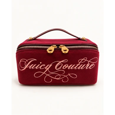 Neceser Juicy Couture Burgundy Chic — un toque sofisticado para tus esenciales.
