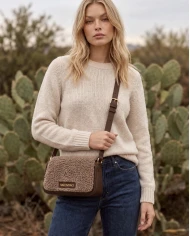 Bolso Valentino Iceland brown — Suavidad y estilo para tus looks de invierno