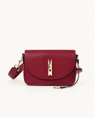Bolso Love Moschino Clip Granate — sofisticación con un toque de color Bolso Love Moschino Clip Granate — sofisticación con un toque de color
