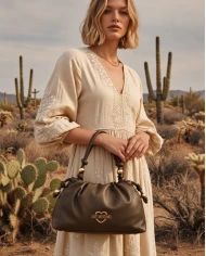 Bolso Valentino Iceland brown — Suavidad y estilo para tus looks de invierno