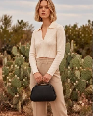 Neceser Valentino Astrid Beige — un toque chic para tus esenciales Neceser Valentino Astrid Beige — un toque chic para tus esenciales