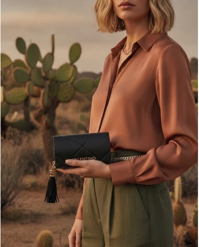 Neceser Valentino Astrid Negro — un toque chic para tus esenciales