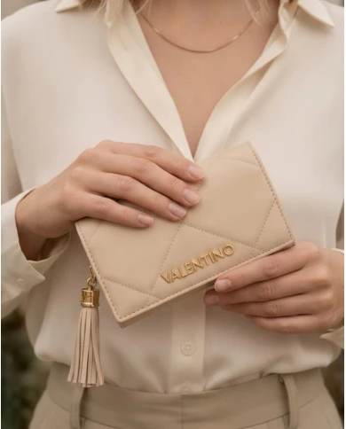Neceser Valentino Astrid Beige — un toque chic para tus esenciales