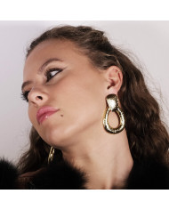 Pendiente dorado JHA